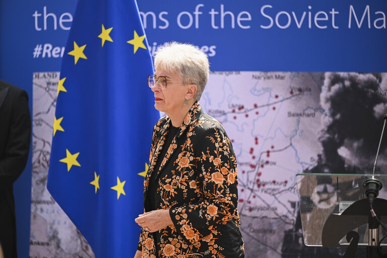 Photo 33: Commemoration of the Victims of Soviet Mass Deportations