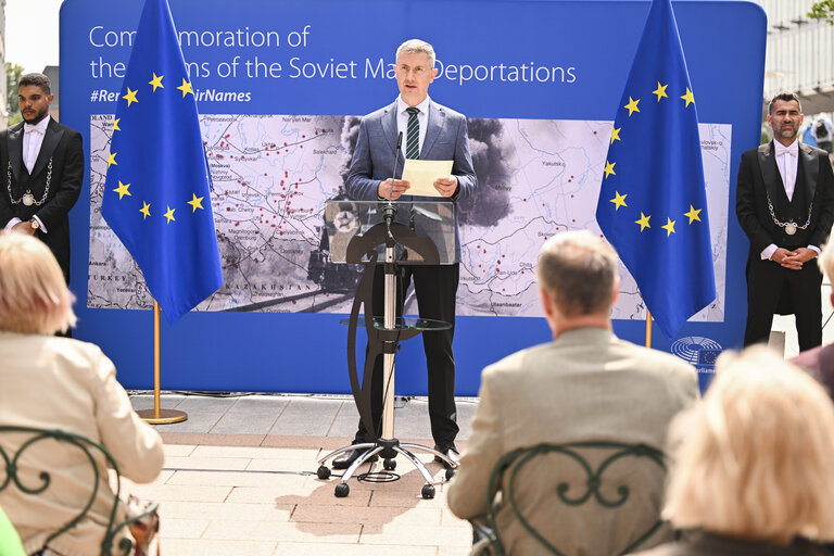 Photo 16: Commemoration of the Victims of Soviet Mass Deportations