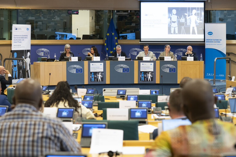 Foto 17: Conference on Countering Fake Election Observation, Disinformation, and Hybrid Threats - Closing session