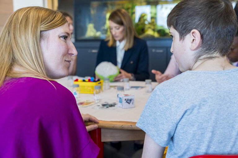 Fotagrafa 8: Roberta METSOLA, EP President visits Queen Fabiola Children's University Hospital on International Day of Play