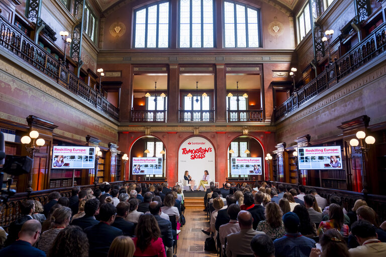 Foto 2: Fireside chat with Roberta METSOLA, EP President and Ana BOTIN, Executive Director of Banco Santander
