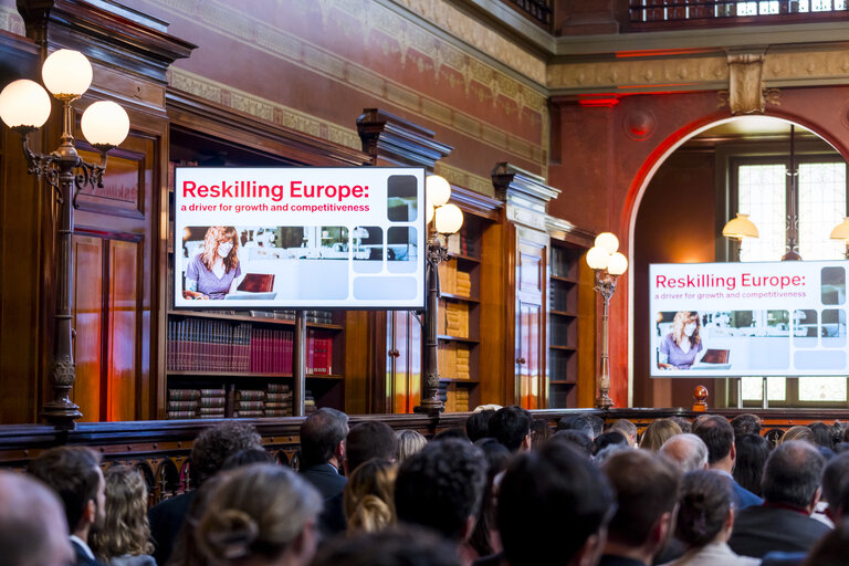 Foto 1: Fireside chat with Roberta METSOLA, EP President and Ana BOTIN, Executive Director of Banco Santander