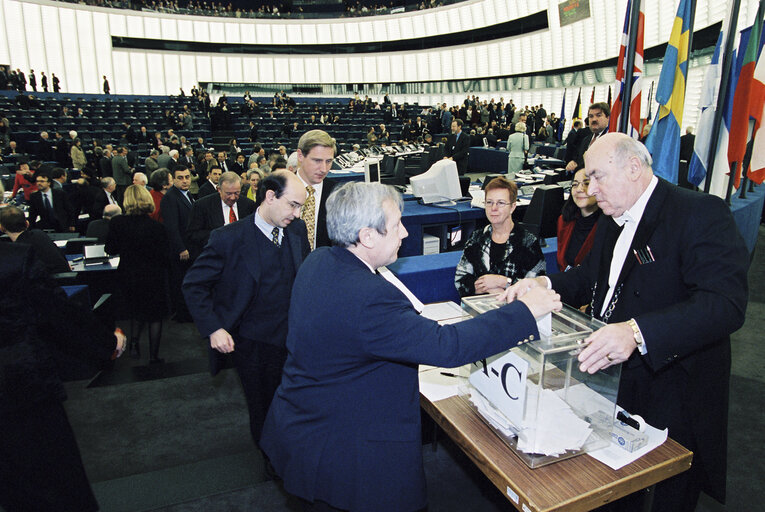 Election of Pat COX as new EP President during a plenary session in Strasbourg