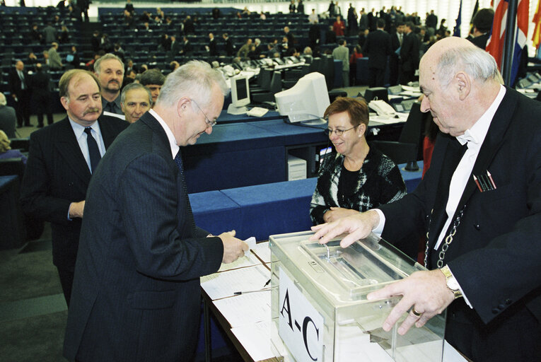 Election of Pat COX as new EP President during a plenary session in Strasbourg
