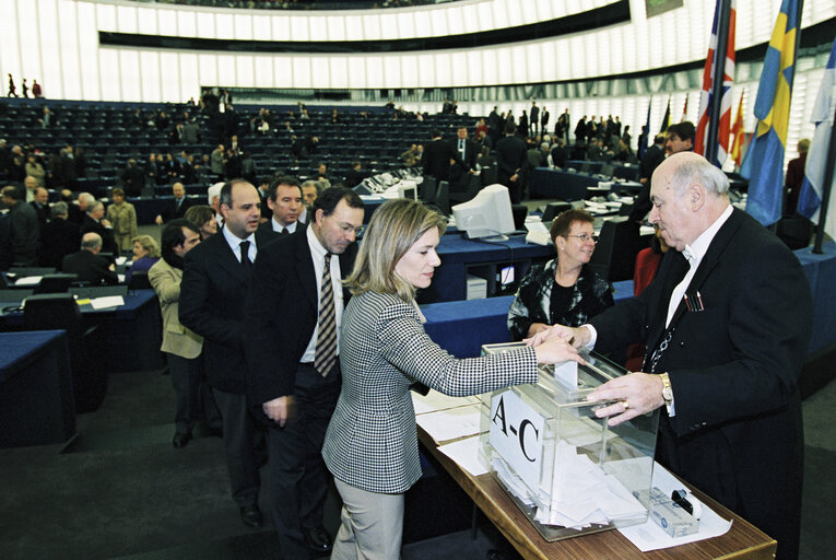 Election of Pat COX as new EP President during a plenary session in Strasbourg