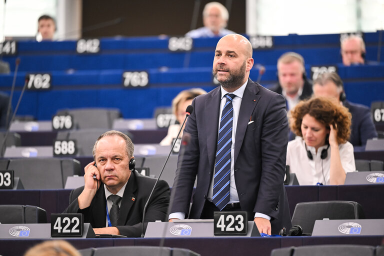 Fotografie 20: EP Plenary session - Resumption of session and order of business