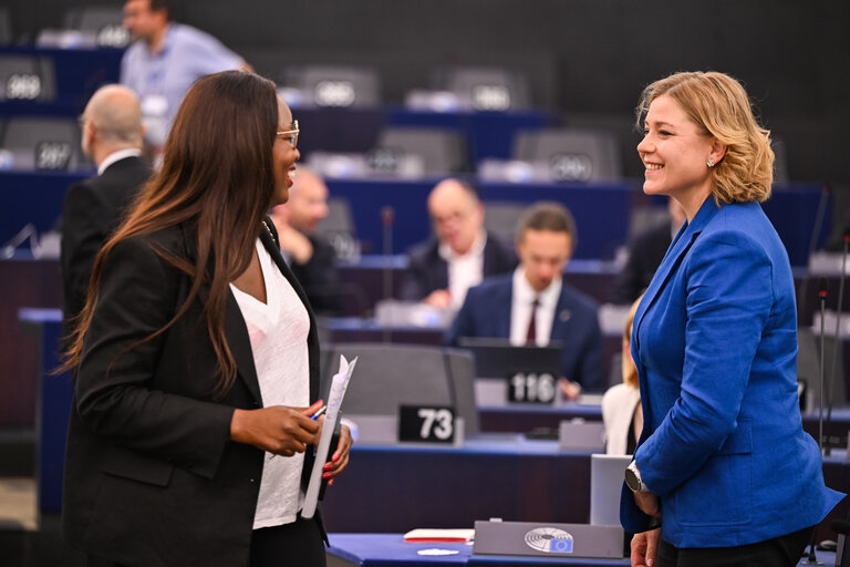 Fotografie 4: EP Plenary session - Resumption of session and order of business