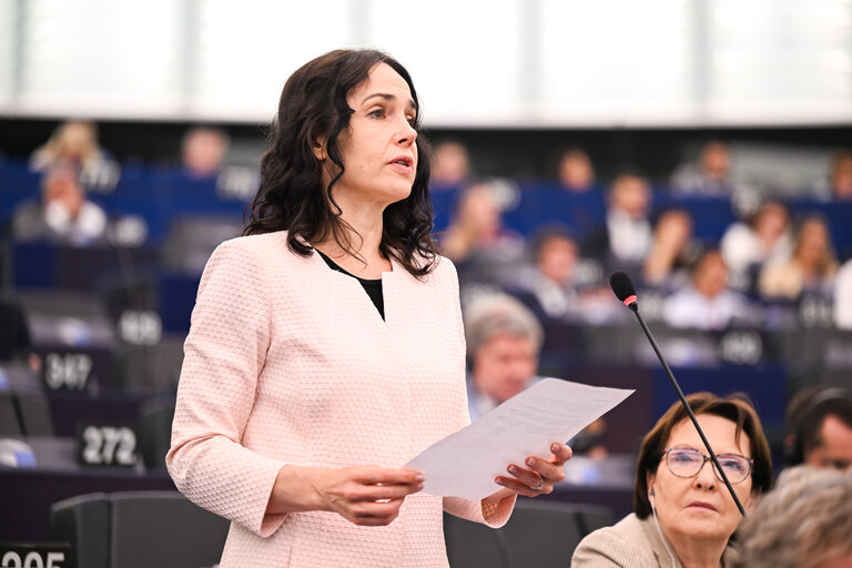 Fotografie 14: EP Plenary session - Resumption of session and order of business