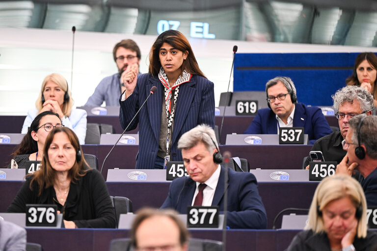 Fotografie 19: EP Plenary session - Resumption of session and order of business