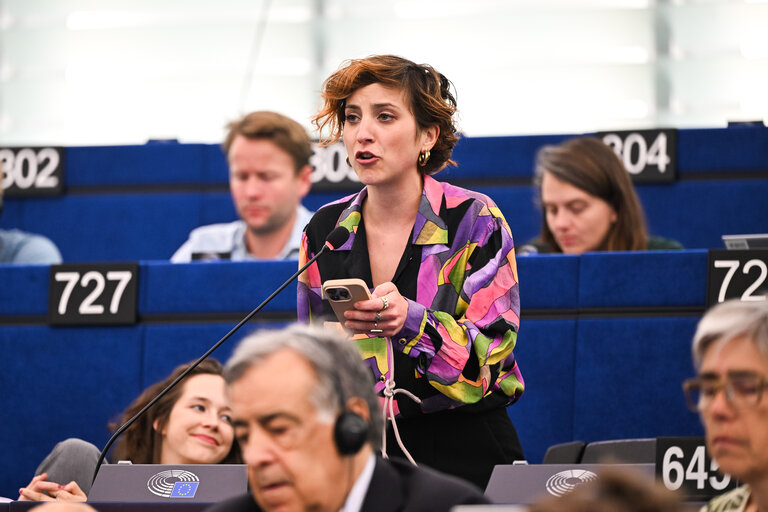 Fotografie 8: EP Plenary session - Resumption of session and order of business