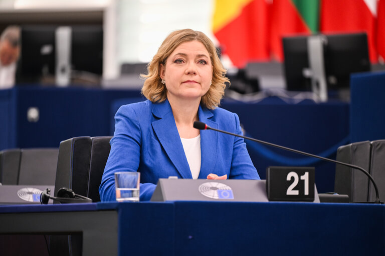 Fotografie 1: EP Plenary session - Resumption of session and order of business