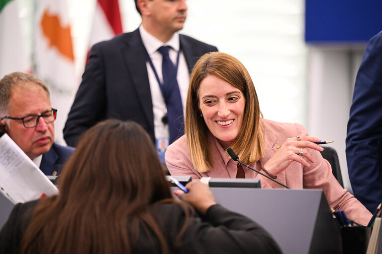 Fotografie 3: EP Plenary session - Resumption of session and order of business