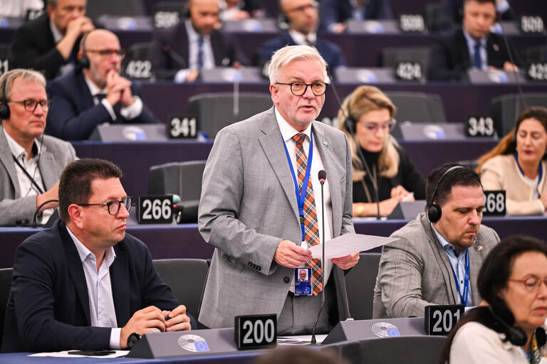 Fotografie 7: EP Plenary session - Resumption of session and order of business