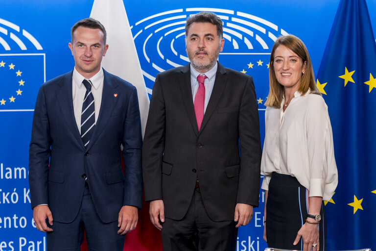 LEX signing ceremony in the presence of Roberta METSOLA, EP President and Adam SZLAPKA, Minister for the European Union on behalf of the Polish Presidency