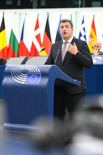 Fotogrāfija 24: EP Plenary session - EU framework conditions for competitive, efficient and sustainable public transport services at all levels