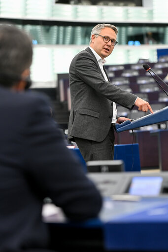 Fotogrāfija 20: EP Plenary session - EU framework conditions for competitive, efficient and sustainable public transport services at all levels