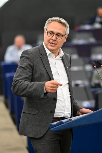 Fotogrāfija 19: EP Plenary session - EU framework conditions for competitive, efficient and sustainable public transport services at all levels