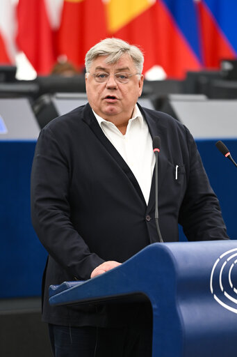 Fotogrāfija 18: EP Plenary session - EU framework conditions for competitive, efficient and sustainable public transport services at all levels