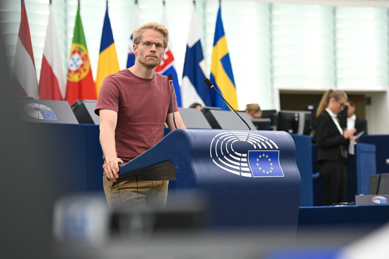 Fotogrāfija 16: EP Plenary session - EU framework conditions for competitive, efficient and sustainable public transport services at all levels