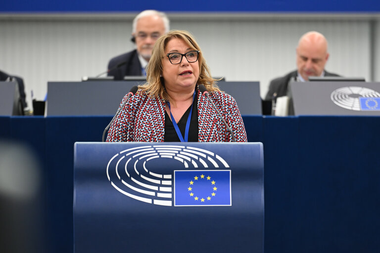 Fotogrāfija 13: EP Plenary session - EU framework conditions for competitive, efficient and sustainable public transport services at all levels