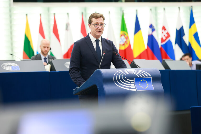 Photo 43: EP Plenary session - Institutional and political implications of the EU enlargement process and global challenges
