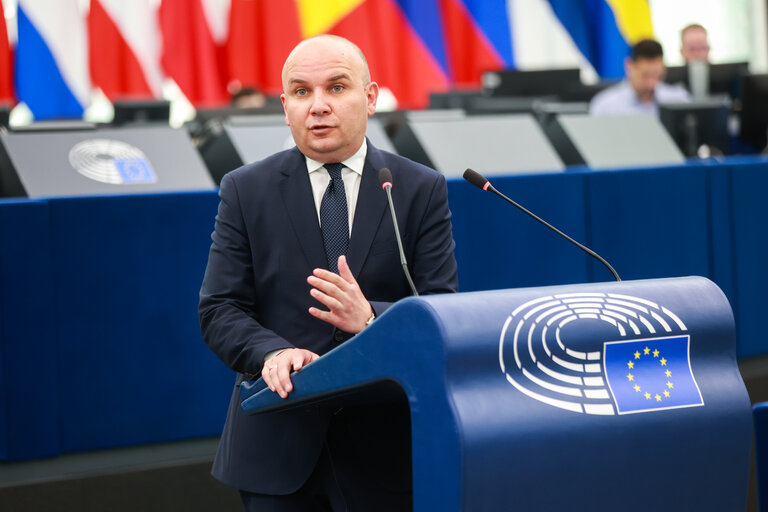 Photo 36: EP Plenary session - Institutional and political implications of the EU enlargement process and global challenges