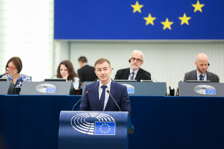 Photo 32: EP Plenary session - Institutional and political implications of the EU enlargement process and global challenges