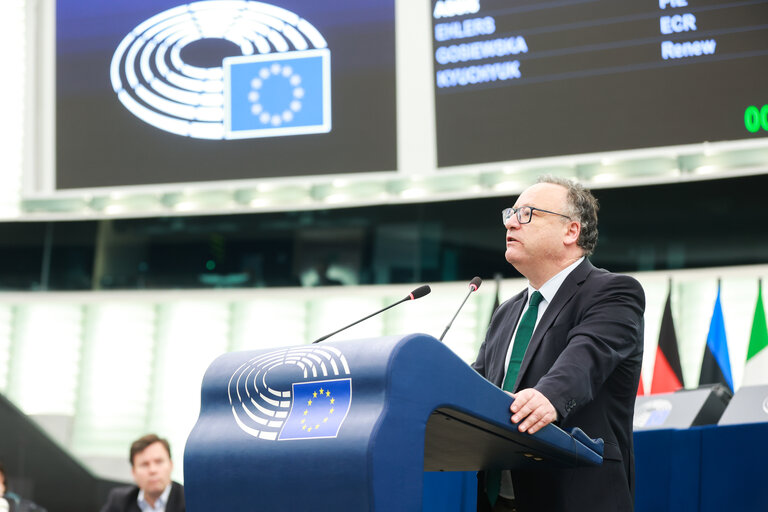 Photo 39: EP Plenary session - Institutional and political implications of the EU enlargement process and global challenges