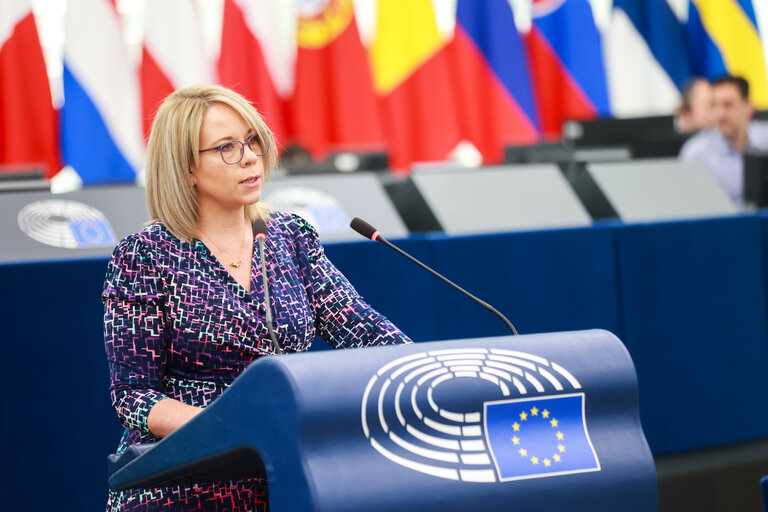 Photo 38: EP Plenary session - Institutional and political implications of the EU enlargement process and global challenges