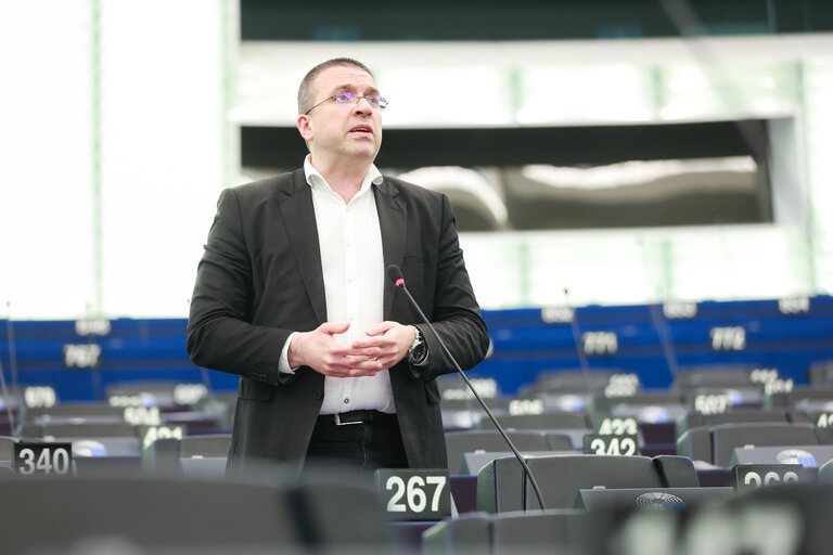 Photo 48: EP Plenary session - Institutional and political implications of the EU enlargement process and global challenges