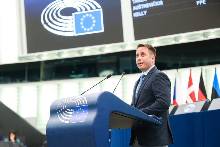 Photo 30: EP Plenary session - Institutional and political implications of the EU enlargement process and global challenges