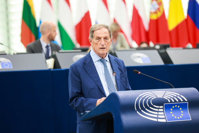Photo 21: EP Plenary session - Institutional and political implications of the EU enlargement process and global challenges