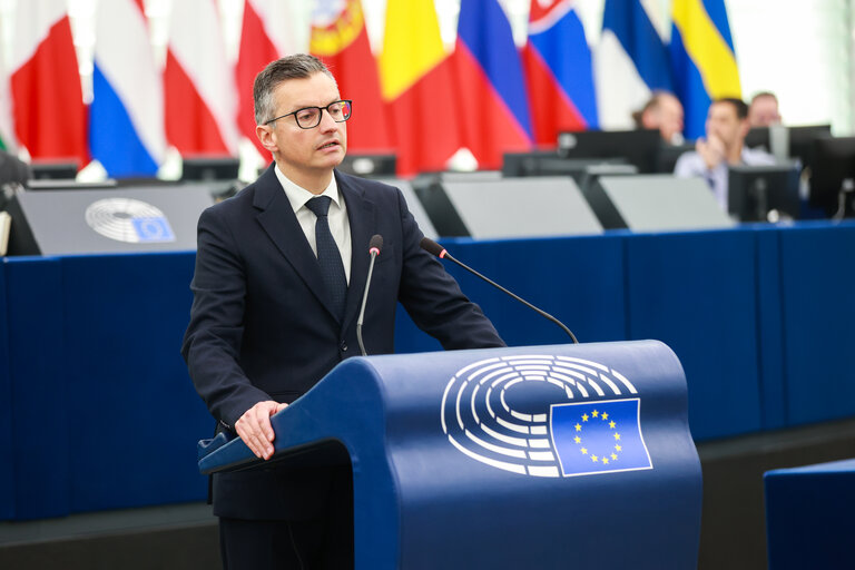Photo 44: EP Plenary session - Institutional and political implications of the EU enlargement process and global challenges