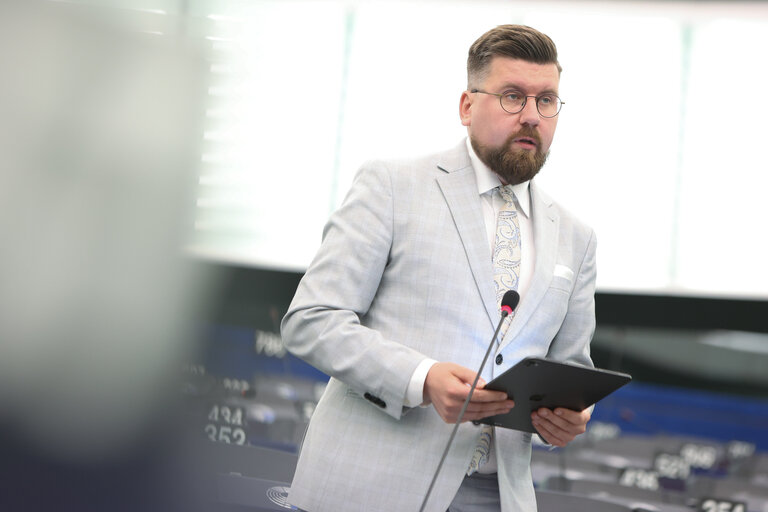 EP Plenary session - Protecting bees: advancing the EU's New Deal for Pollinators