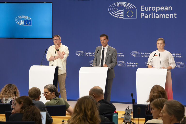 Foto 2: Press conference on the reaction to the cancellation of the last trilogue on Green Claims Directive