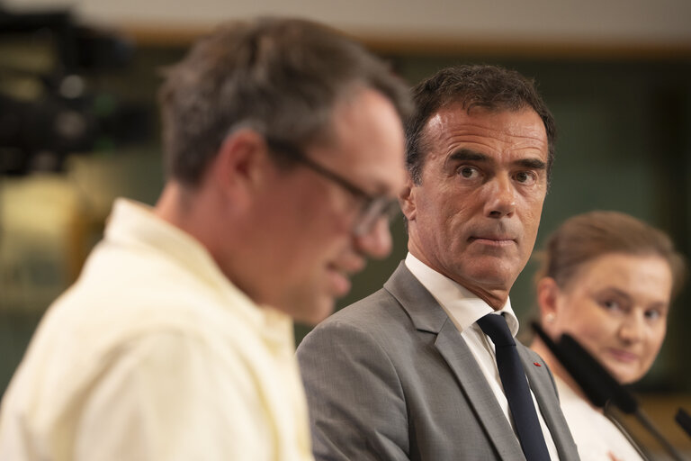 Foto 12: Press conference on the reaction to the cancellation of the last trilogue on Green Claims Directive