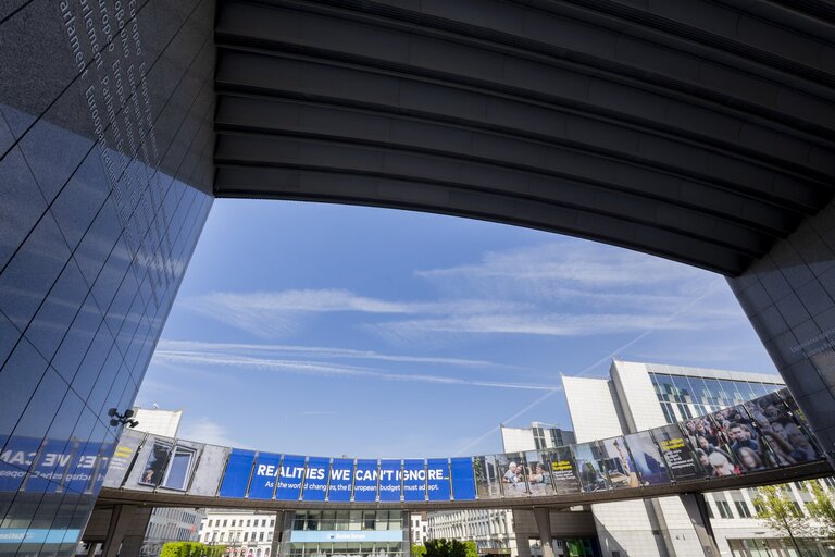 Outside view of the EP headquarters in Brussels - Change of Skywalk – EU long-term budget campaign