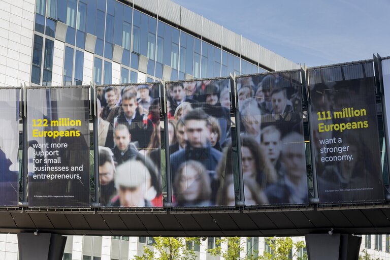 Outside view of the EP headquarters in Brussels - Change of Skywalk – EU long-term budget campaign