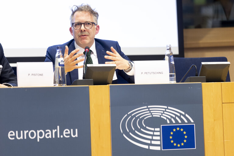 Fotografija 16: FISC - Workshop on the study on ' Tax barriers and cross-border workers: tackling the fragmentation of the EU tax framework '