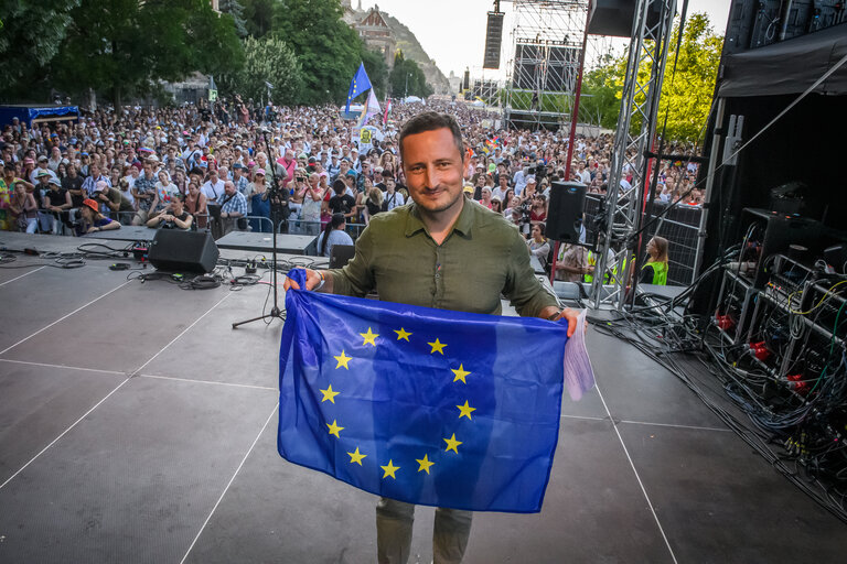 Budapest Pride March with the participation of Nicolae ȘTEFĂNUȚĂ, EP Vice President and EP Members