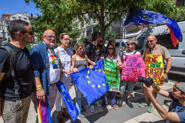 Fotografia 33: Budapest Pride March with the participation of Nicolae ȘTEFĂNUȚĂ, EP Vice President and EP Members