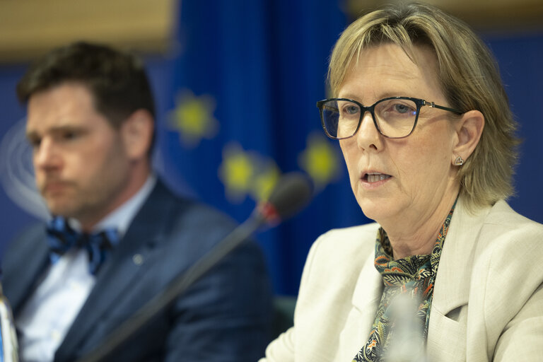 Fotografie 24: ECON LIBE - Scrutiny of delegated acts and implementing measures - Exchange of views with Maria Luís Albuquerque, Commissioner for Financial Services and the Savings and Investments Union