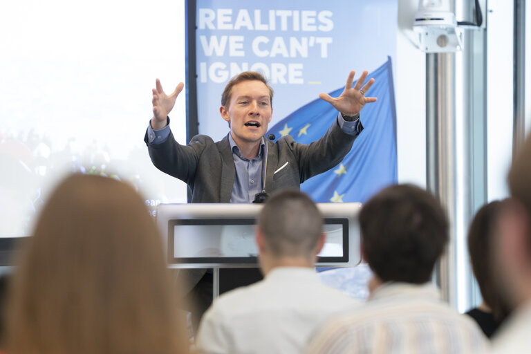 Foto 36: Invest in What Matter - Exchange of views on the EU long-term budget with the co-rapporteurs and presentation of the EP campaign
