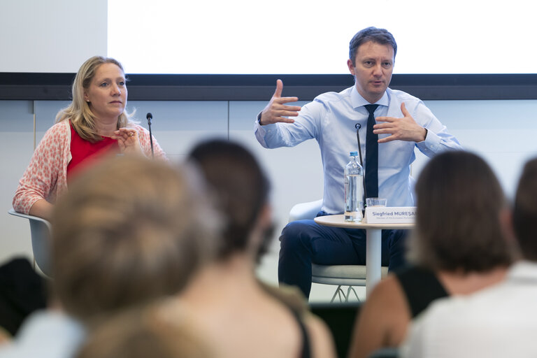 Foto 18: Invest in What Matter - Exchange of views on the EU long-term budget with the co-rapporteurs and presentation of the EP campaign