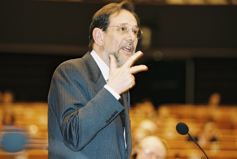 Photo 2 : Javier SOLANA, EU foreign policy chief during a session in Brussels in March 2000.