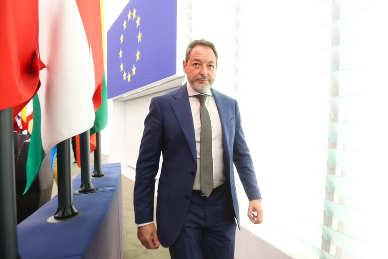 EP Plenary session - Resumption of session and order of business