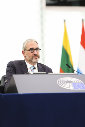 Photo 33: EP Plenary session.- EU action plan for deinstitutionalisation, family- and community-based care