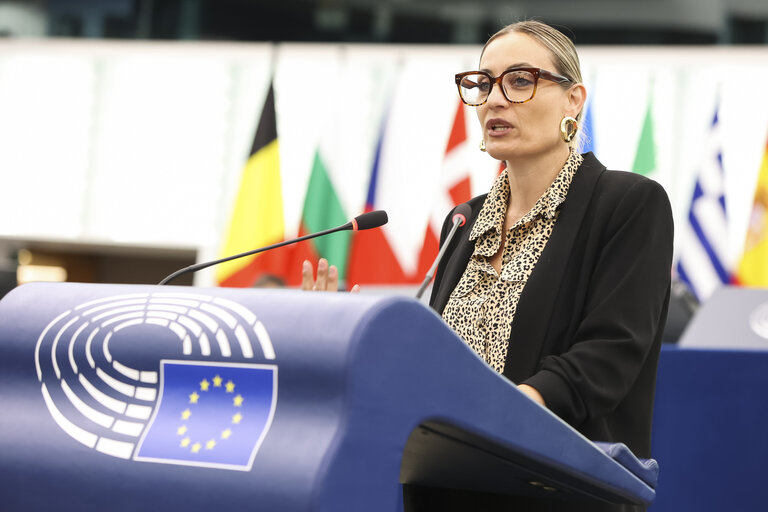 Photo 30: EP Plenary session.- EU action plan for deinstitutionalisation, family- and community-based care