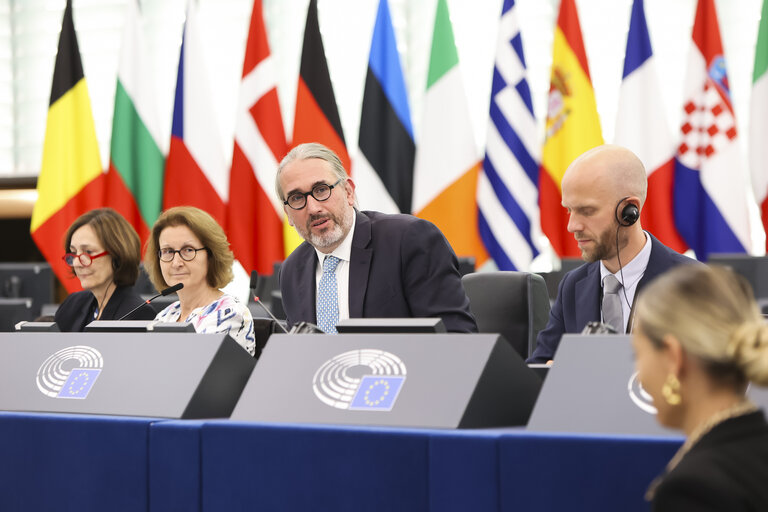 Photo 29: EP Plenary session.- EU action plan for deinstitutionalisation, family- and community-based care