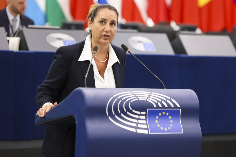 Photo 24: EP Plenary session.- EU action plan for deinstitutionalisation, family- and community-based care